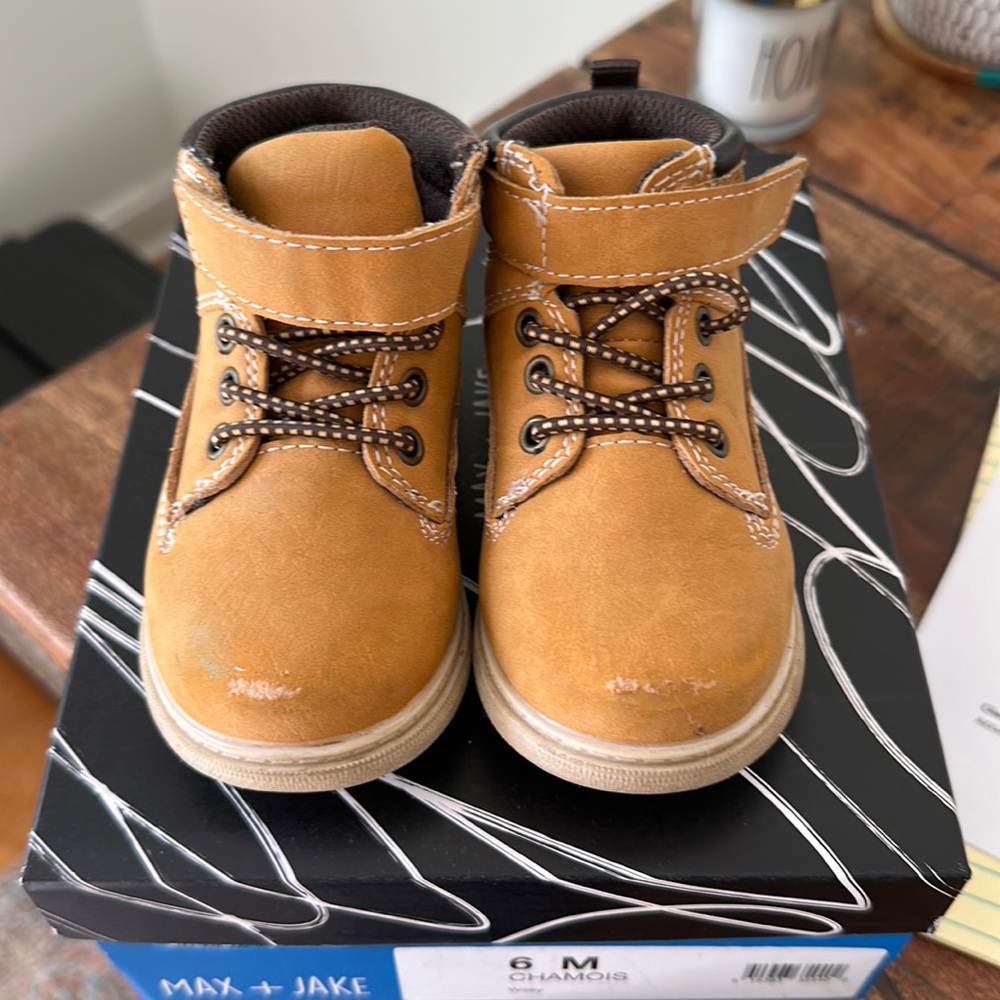 Super cute boots.